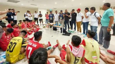 Usai Kalahkan Kepri, Pemain Sepakbola Sumbar Kecipratan Bonus