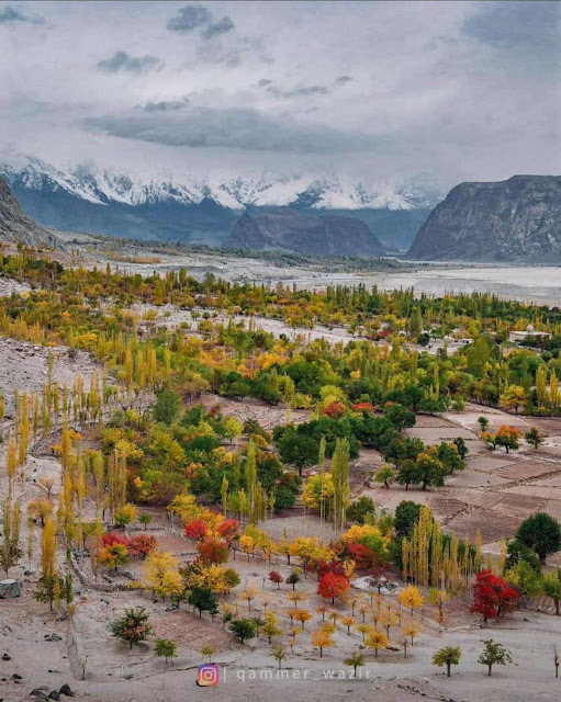 موسم خزاں میں بلتستان کے وادیوں کی خوبصورتی اور دلفریب  The beauty and charming scenery of the valleys of Baltistan in autumn