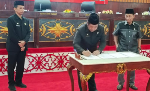 Pemkab Mura Tandatangani Persetujuan bersama DPRD Tentang RPJPD 2025 – 2045