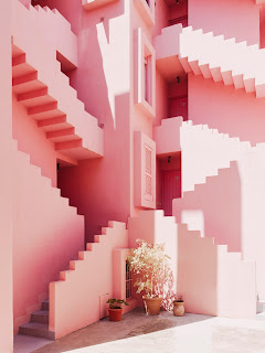 muro rojo, arquitecto Ricardo Bofil