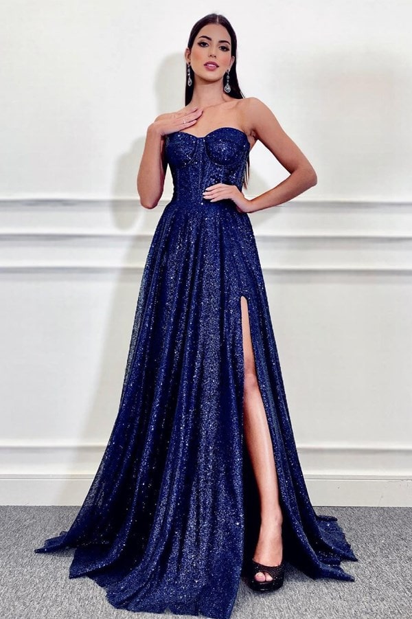 vestido de festa longo azul marinho com brilho no tecido e fenda