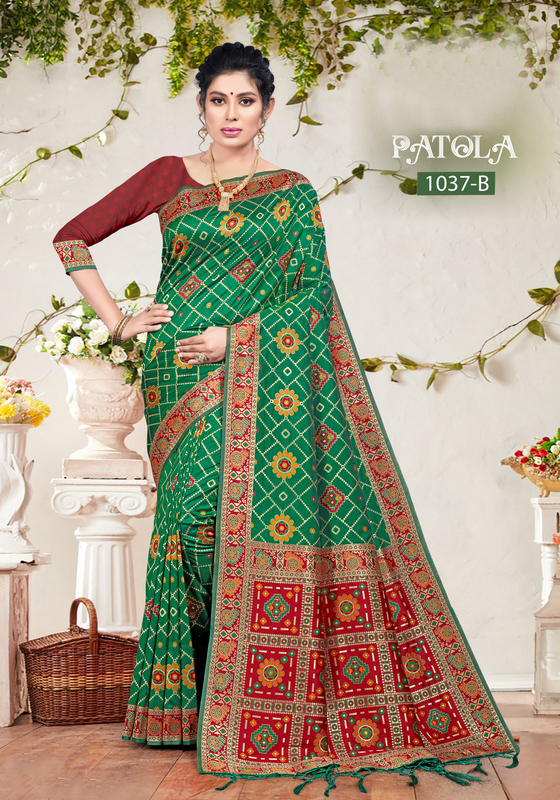 Green Banarsi Silk Weaving Zari Pallu Border Saree.