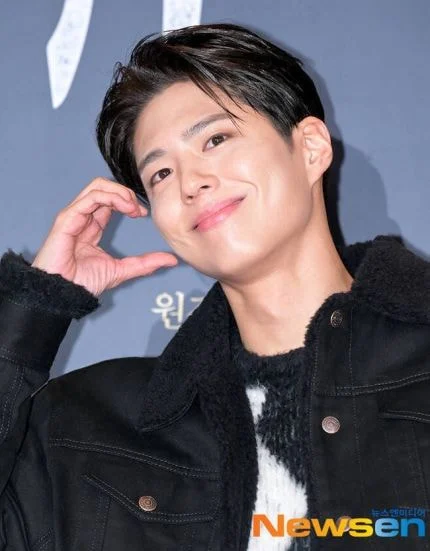 HYBE denies reports Park Bo Gum is in talks to sign with the agency