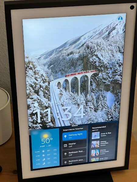 Echo Show 15の大画面表示される風景写真