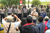 Ratusan Wartawan dan LSM Gelar Aksi Depan Kantor Bupati Tangerang, Tuntut Oknum Kades  yang Hina Wartawan-LSM