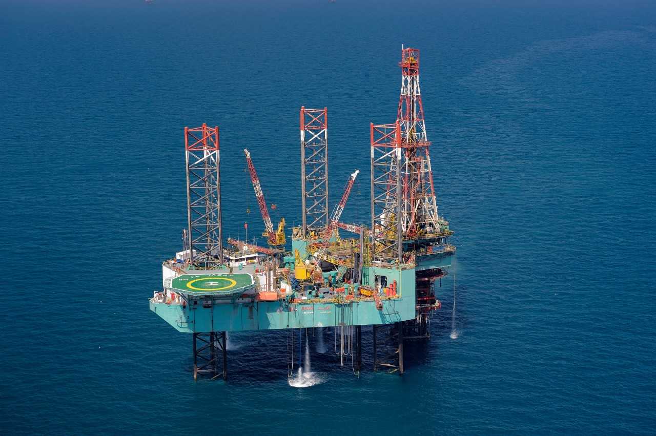 أدنوك ADNOC تُرسي عقداً بقيمة 744 مليون دولار أمريكي لتطوير حقول بالبازم البحرية