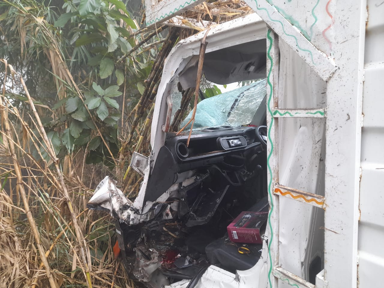 Maharajganj: गन्ना से भरी ट्राली व ट्राला अबतक ले चुके है कई लोगों की जान, गहरी नींद में सोया प्रशासन