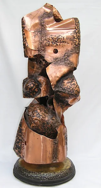 Mujer de Otoño: 2006, cobre y bronce. Coleccion: Rosa Garo