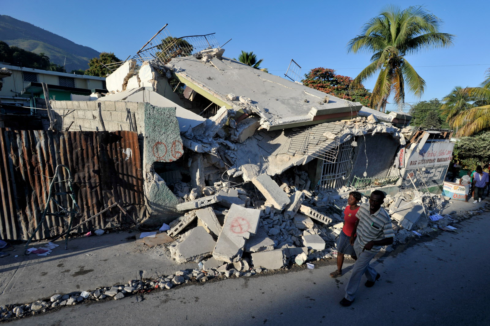 Самые сильные землетрясения происходят. Haiti earthquake 2010. Землетрясение на Гаити 2021. Землетрясение на Гаити 2010.