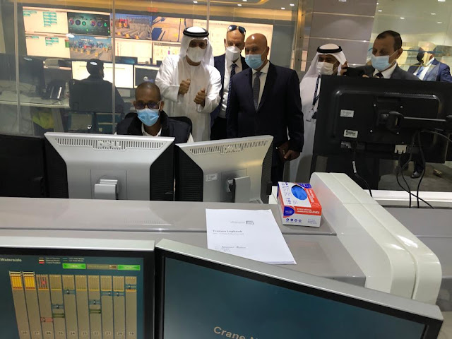 وزير النقل المصري يزور ميناء خليفة والمنطقة الصناعية في الإمارات