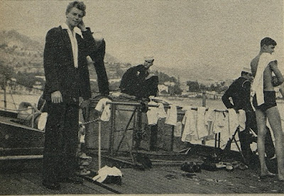 Gérard Philipe à bord du "Colombus" en 1948, devant Villefranche-sur-Mer