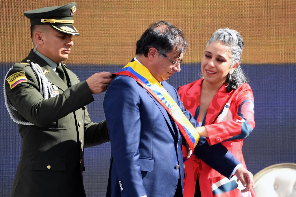 Gustavo Petro fue investido como presidente de Colombia