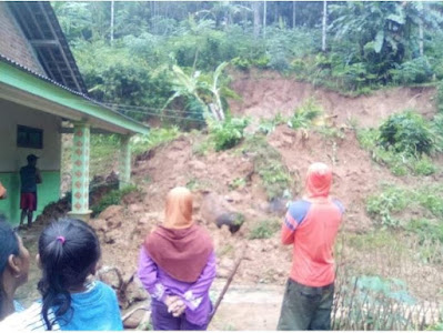 Kejadian longsor terjadi di tujuh titik hingga banjir terjang empat desa trenggalek