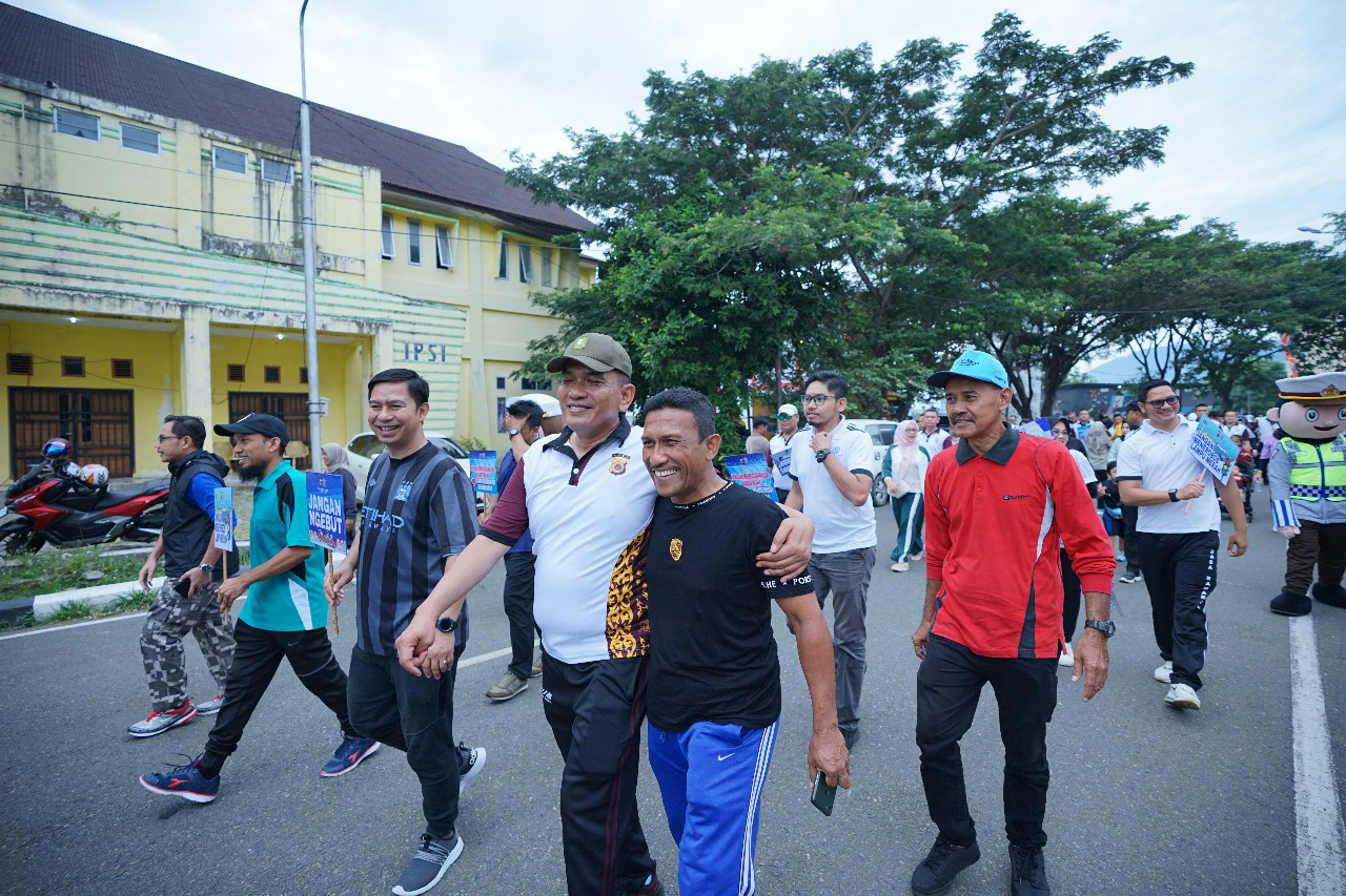 Ditlantas Polda Aceh Gelar Olahraga Bersama, Bagi Bansos, hingga Bersih-Bersih Tempat Ibadah