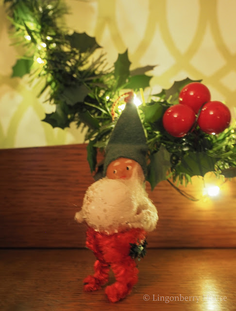 lingonberryhouse, joulukalenteri, majesteettinen sohva, advent calendar, window 8, sofa, livingroom, christmas decoration, joulukoristelu