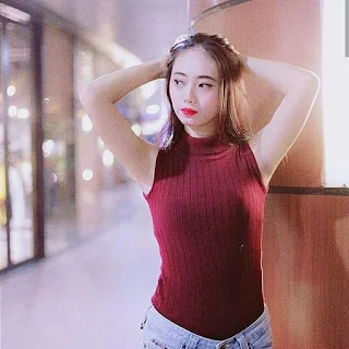 99 Potret Menarik Selebgram cantik Indonesia Berwajah Imut Della Aprilia instagram