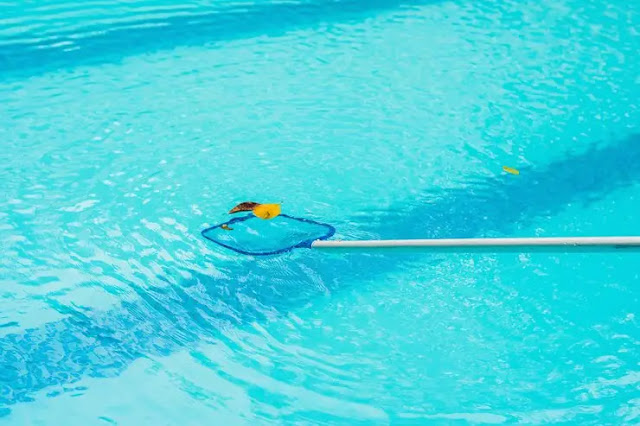 Improving the Upkeep on Your Pool with an Automatic Pool Skimmer