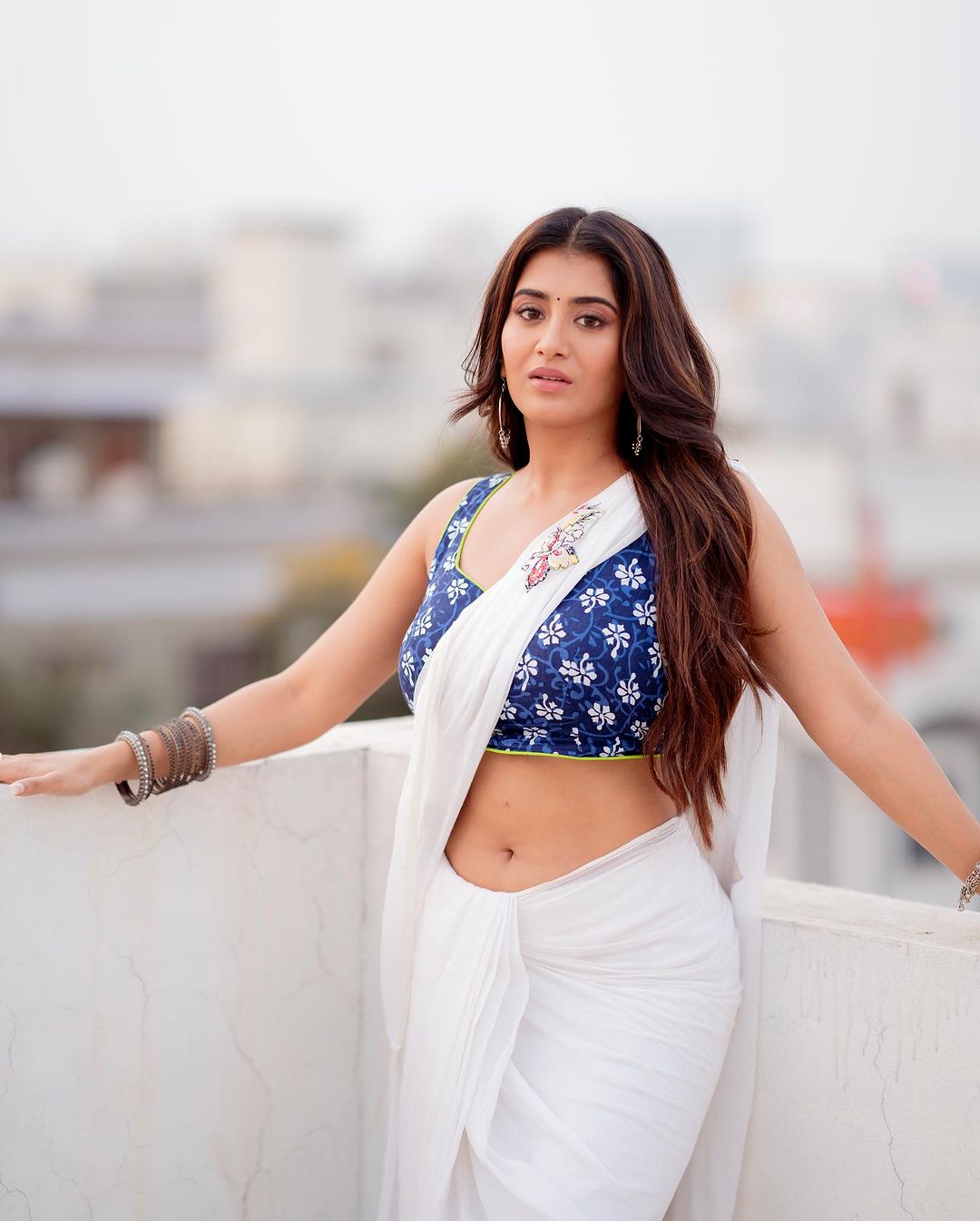 South Indian Actress Rashi Singh Navel Show in White Saree