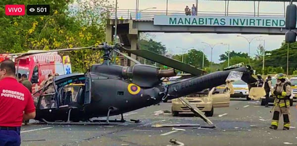 Video: Un helicóptero cayó en plena vía en Manabí