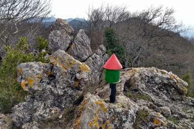 Buzón en la cima de Artxabal Buzón en la cima de Artxabal