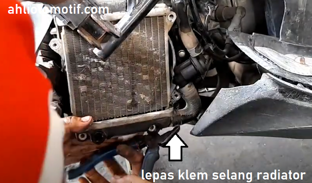 Cara mengatasi kebocoran/rembes oli pada motor Vario lama