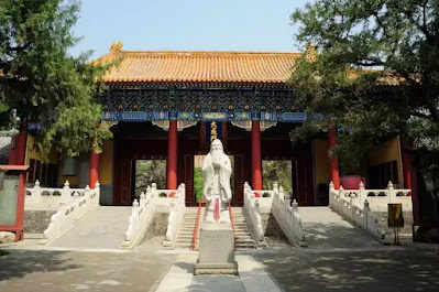 los santuarios de Confucio distribuidos por toda China son además conocidos como Wénmiào (文庙, Templo Wen).