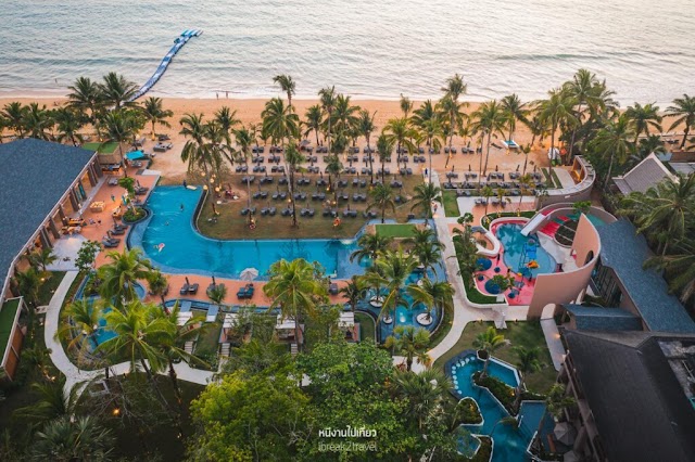 La Flora Khao Lak, luxury hotel on Bang Niang beach
