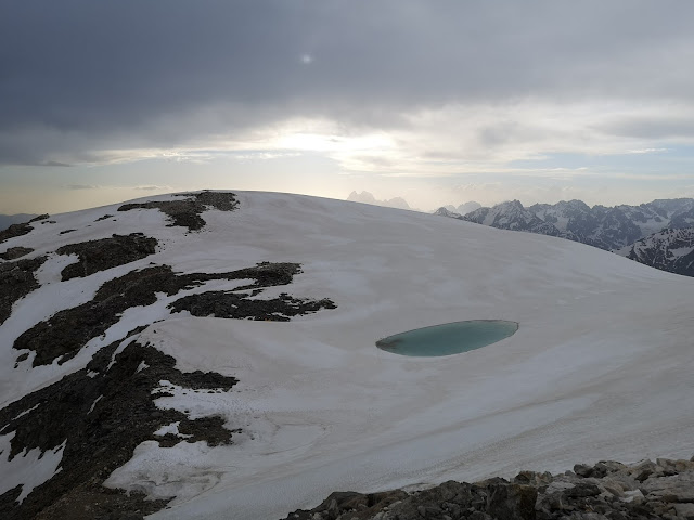 Relacja z wejścia na Tetnuldi (4858m), granią południowo zachodnią. Gruzja. Swanetia. Kaukaz.