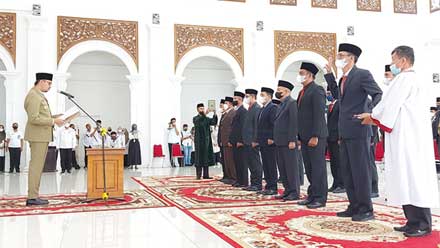 Lantik 14 Pejabat Eselon Ii Dan Iii Pemko Bukittinggi