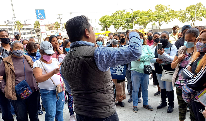 Antorchistas se manifiestan frente a Televisa, denuncian el pésimo gobierno de Claudia Sheinbaum