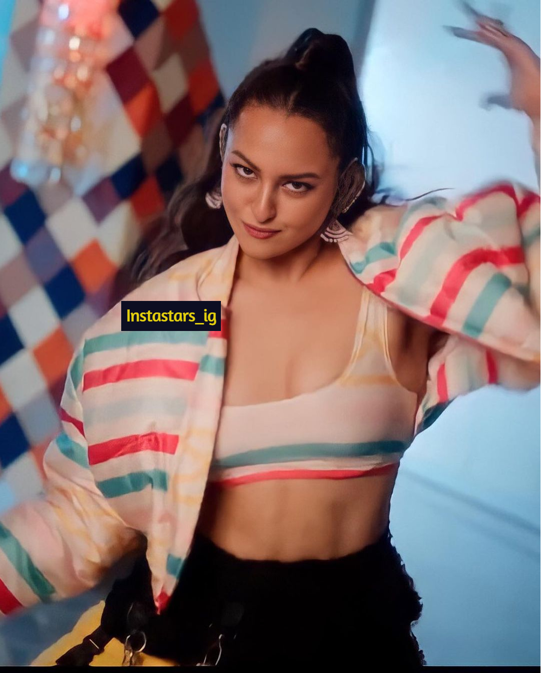 Mil Mahiya Actress Aka Sonakshi Sinha's Hot and Sexy Pictures In Bra - Insta Stars