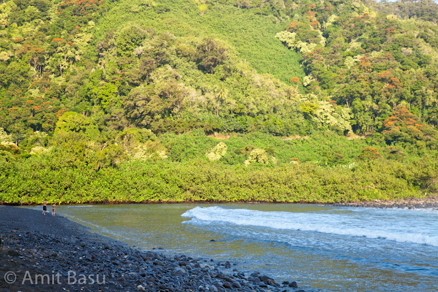 Maui - The Long and Winding Road to Hana - black sand beach