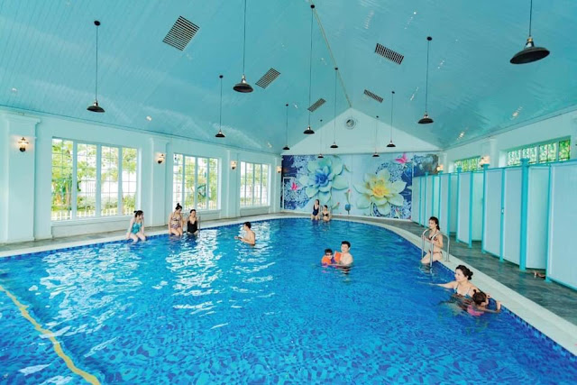 Tắm khoáng nóng tại Vườn Vua Resort