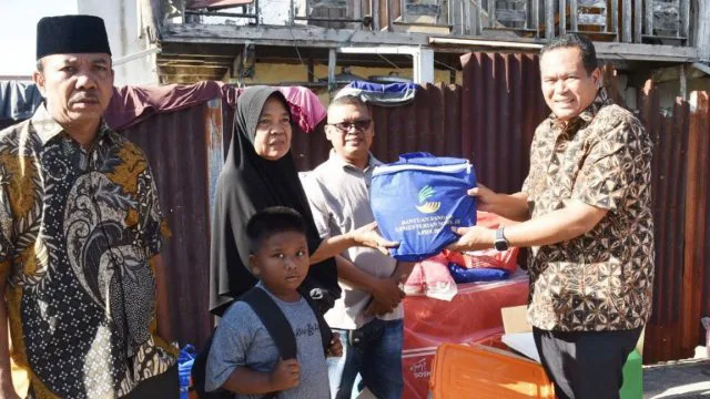 Wako Pariaman Serahkan Bantuan untuk Korban Kebakaran di Desa Naras I