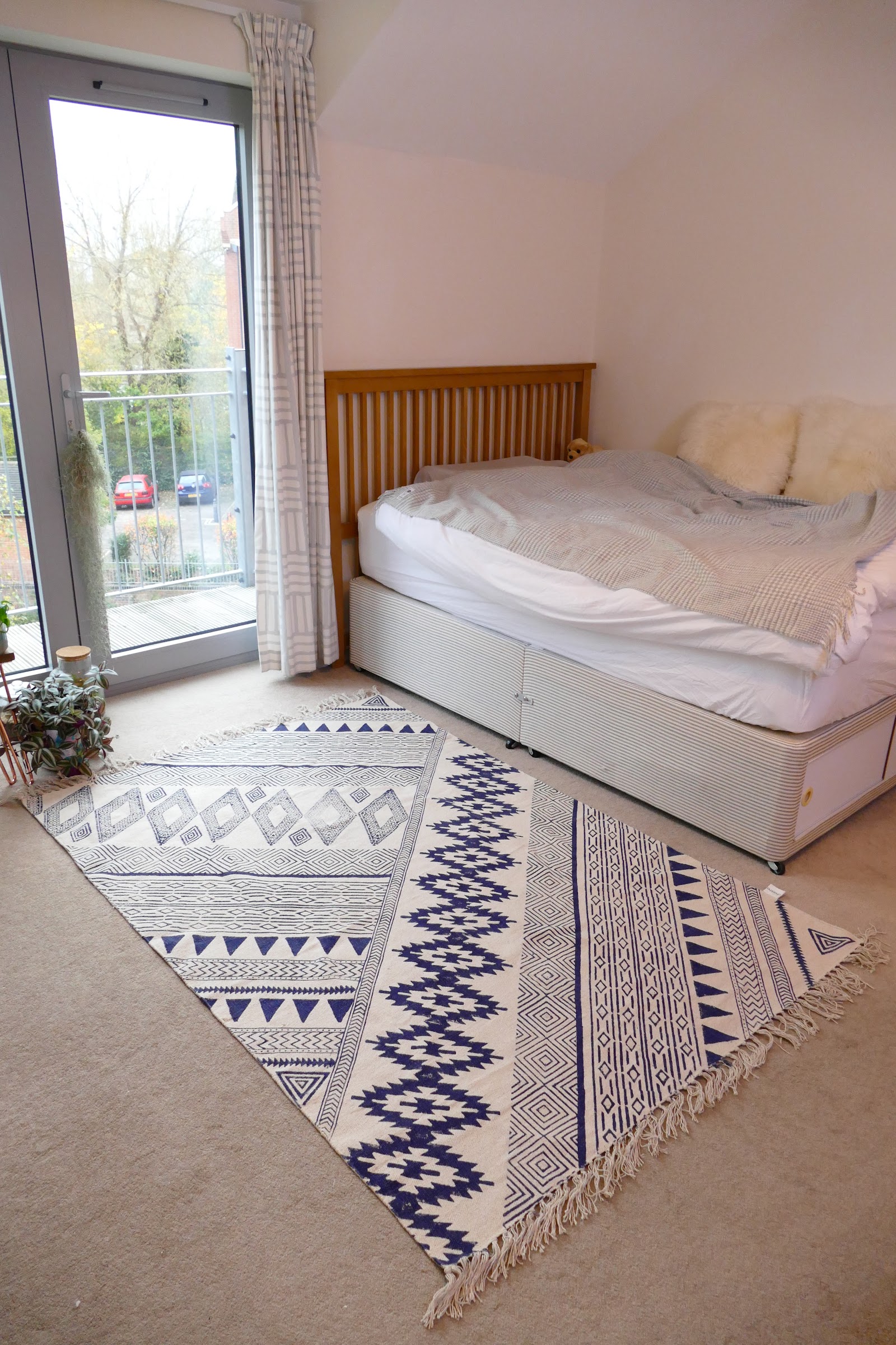 How To Decorate With Rugs In A Bedroom - The Handmade Store Review 