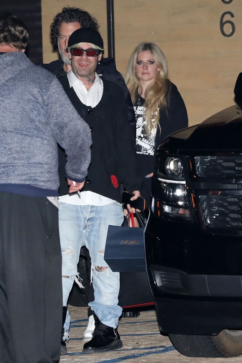 Avril Lavigne and Mod Sun Leaves Nobu in Malibu 5 Nov-2021