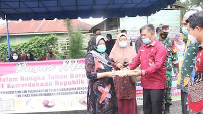 Assisten 3 Launching Pasar Murah Di Kecamatan Bener Kelipah