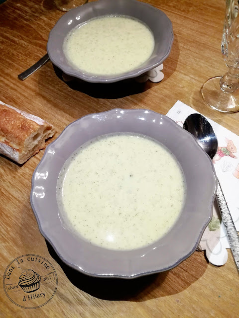 Soupe de courgettes au fromage ail et fines herbes - Dans la cuisine d'Hilary