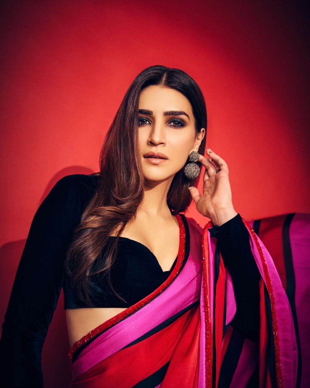 Kriti Sanon's Show-Stopping Umang 2023 Look: Decoding the Glamorous Multi-coloured  Saree