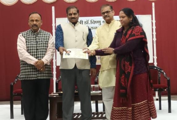 अभिरूचि ललित कला अकादमी के विद्यार्थियों को सुयश