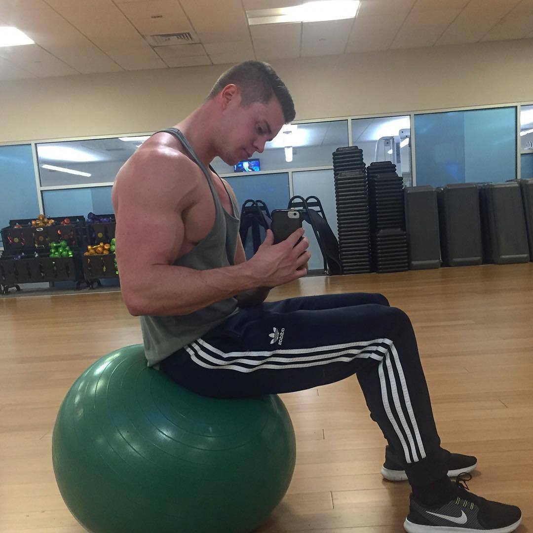 sexy-straight-gym-hunks-biceps-chris-pompilii-adidas-trainers-man-selfie