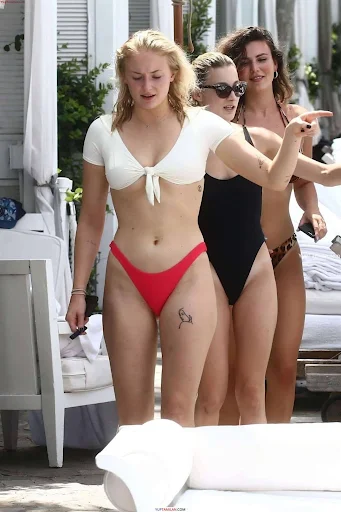 Sophie Turner Sexy Bikini and Lingerie Pictures