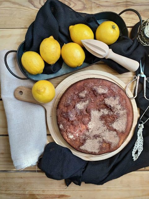Bizcocho de limón, aceite de oliva y miel con costra de canela. Receta tradicional. Desayuno, merienda, postre, recreo. De la abuela, de casa, con horno Cuca