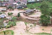 Banjir Bandang Terjang Wilayah Sukawening Dan Karangtengah Garut