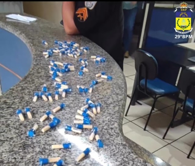 PM apreende 107 pinos de cocaína em pousada de Cardoso Moreira