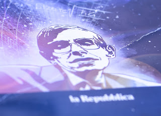 Hawking: icona pop della fisica