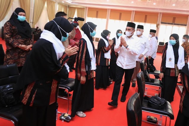 Gubernur Berangkatkan 20 Kafilah Sumut Ikuti STQ XXVI Maluku Utara 