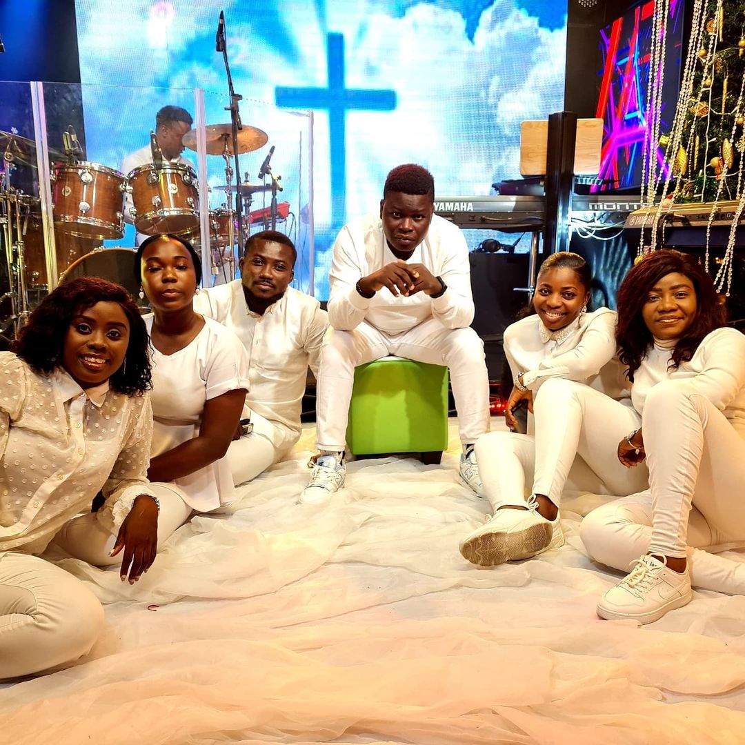 Tosin Bee Releases Mind-blowing Christmas Medley Ding Ding Dong