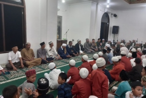 Kapolsek Indralaya Beserta Anggota Bhabinkamtibmas Ikuti Dan Hadiri Acara Penutupan Safari Maulid Tsalatsin