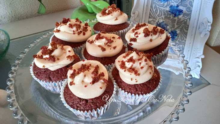 Un Toque de CaNela: CUPCAKES RED VELVET SIN COLORANTE ROJO